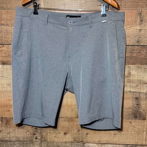 Travis Mathew Beck Shorts Golf Performance Size 38 Stretch Gray 10” Inseam - Picture 1 of 12